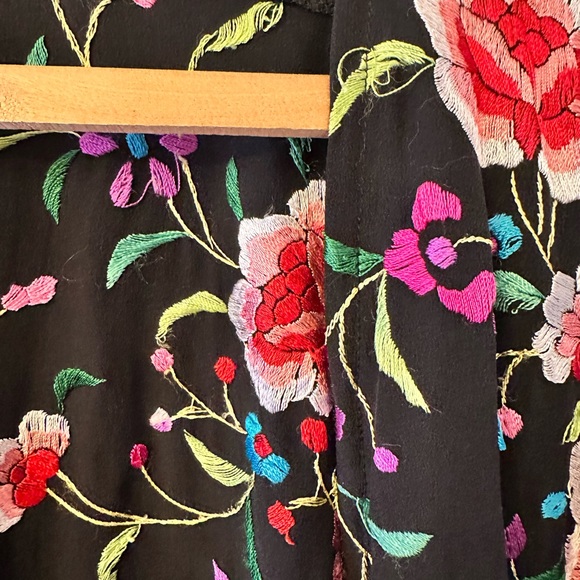 Beautiful, Vibrant Kimono - Picture 2 of 14